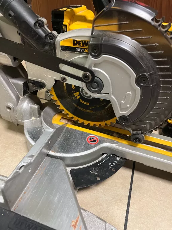 PIŁA UKOŚNICA AKU DEWALT DCS365 18V 2X 5.0 AH ŁAD