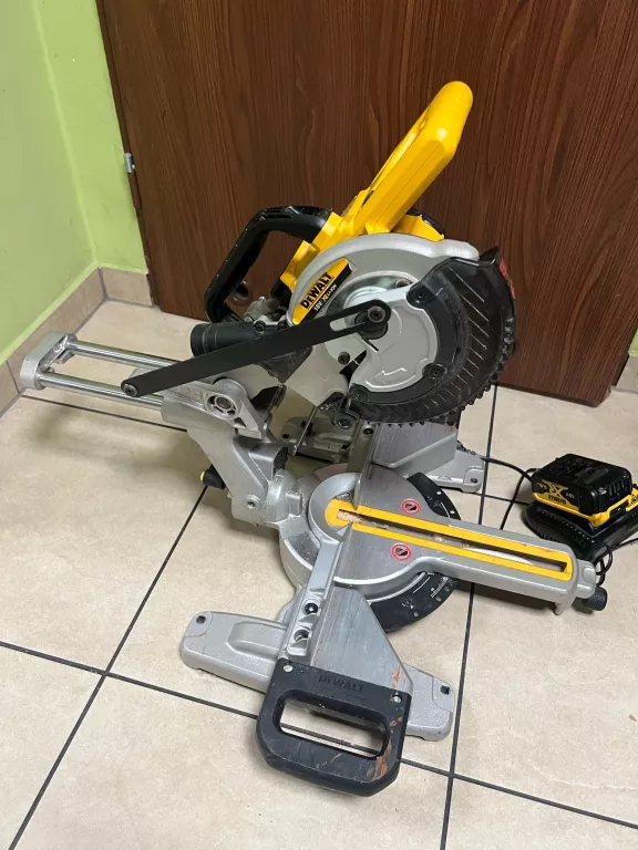 PIŁA UKOŚNICA AKU DEWALT DCS365 18V 2X 5.0 AH ŁAD