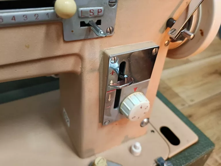 maszyna-do-szycia-lucznik-432-walizka-ean-gtin-4953182296760