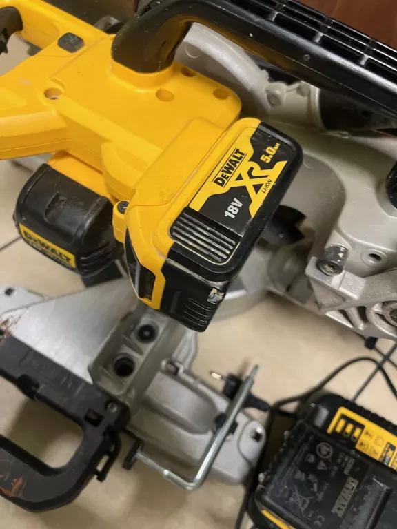 PIŁA UKOŚNICA AKU DEWALT DCS365 18V 2X 5.0 AH ŁAD