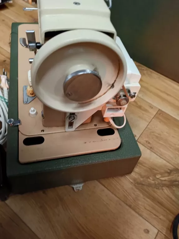 maszyna-do-szycia-lucznik-432-walizka-model-432