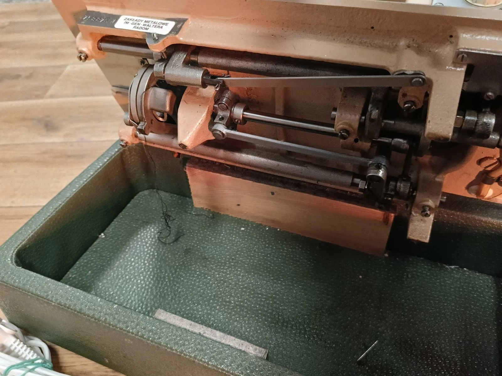 maszyna-do-szycia-lucznik-432-walizka-11-listopada-42-chorzow