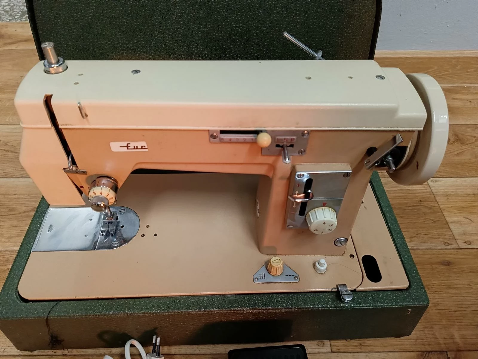 maszyna-do-szycia-lucznik-432-walizka-stan-uzywany