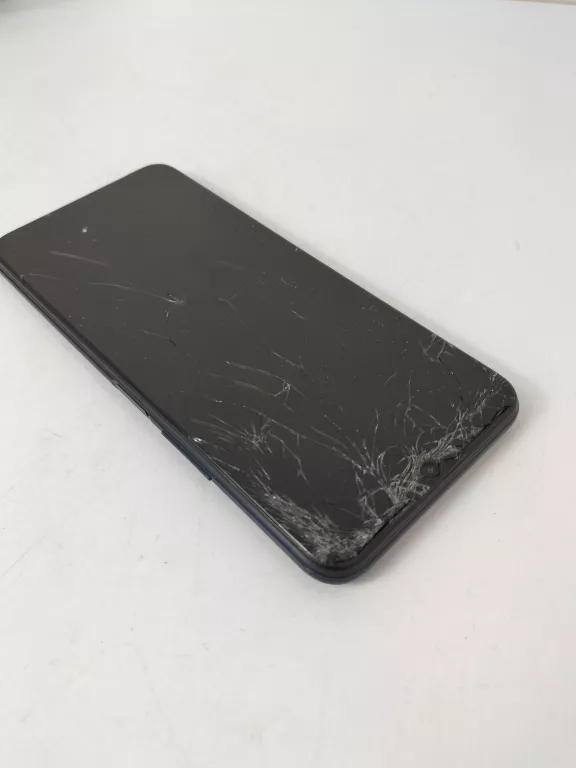 TELEFON VIVO V2028 ZBITA SZYBKA