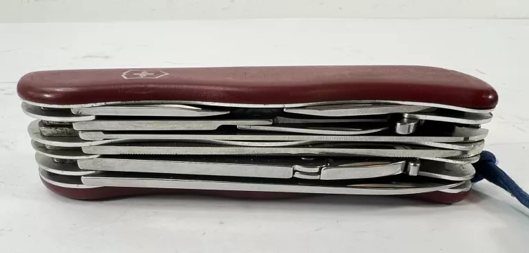 multitool-victorinox-11-w-1-model-pickniker-nomad-black