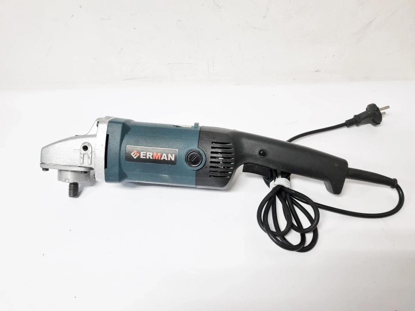 polerka-samochodowa-erman-em-cp105-180mm-2450w-stan-uzywany