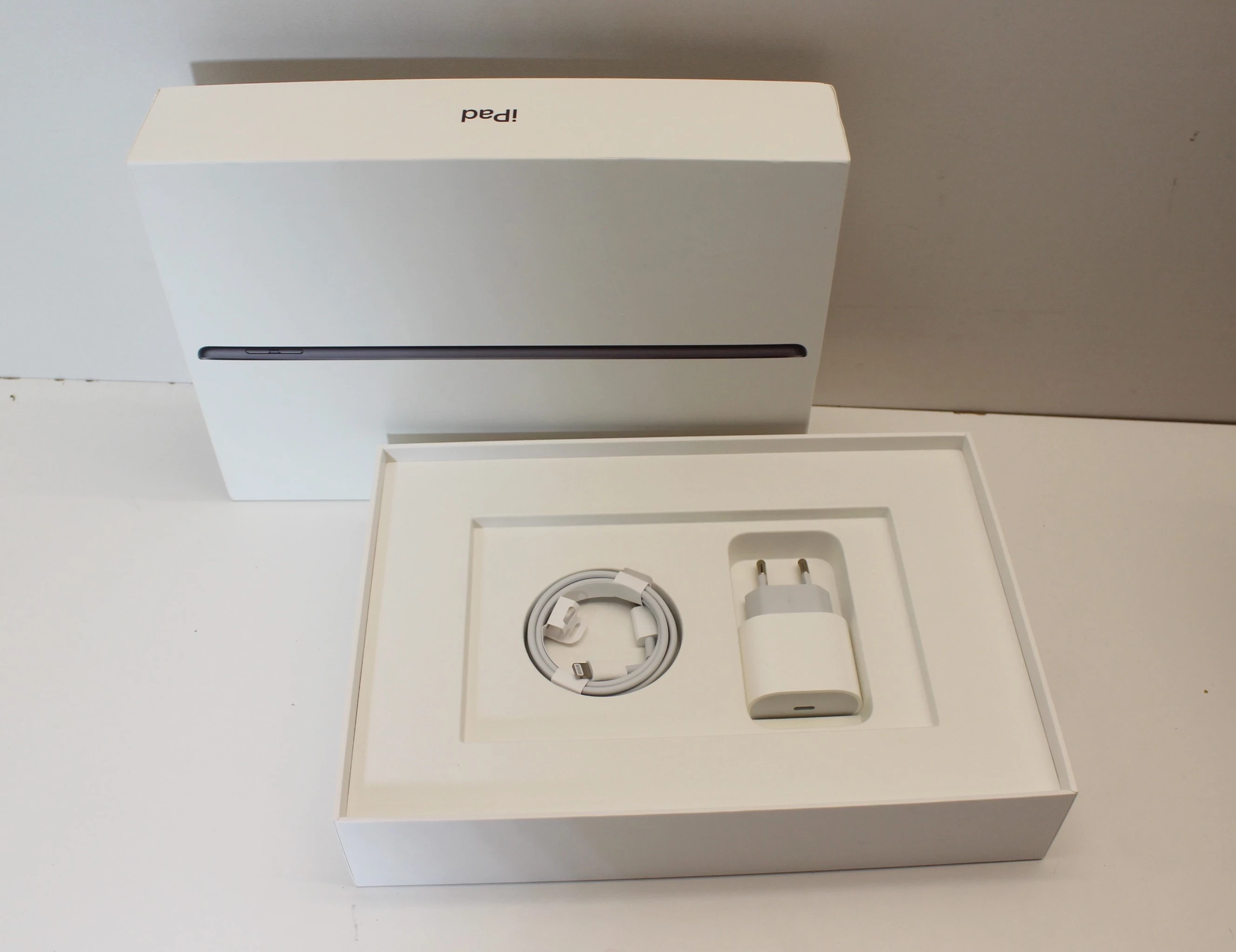 tablet-apple-ipad-102-9-gen-a2604-102-3256-gb-wi-fi-cellular-ean-gtin-194252521960