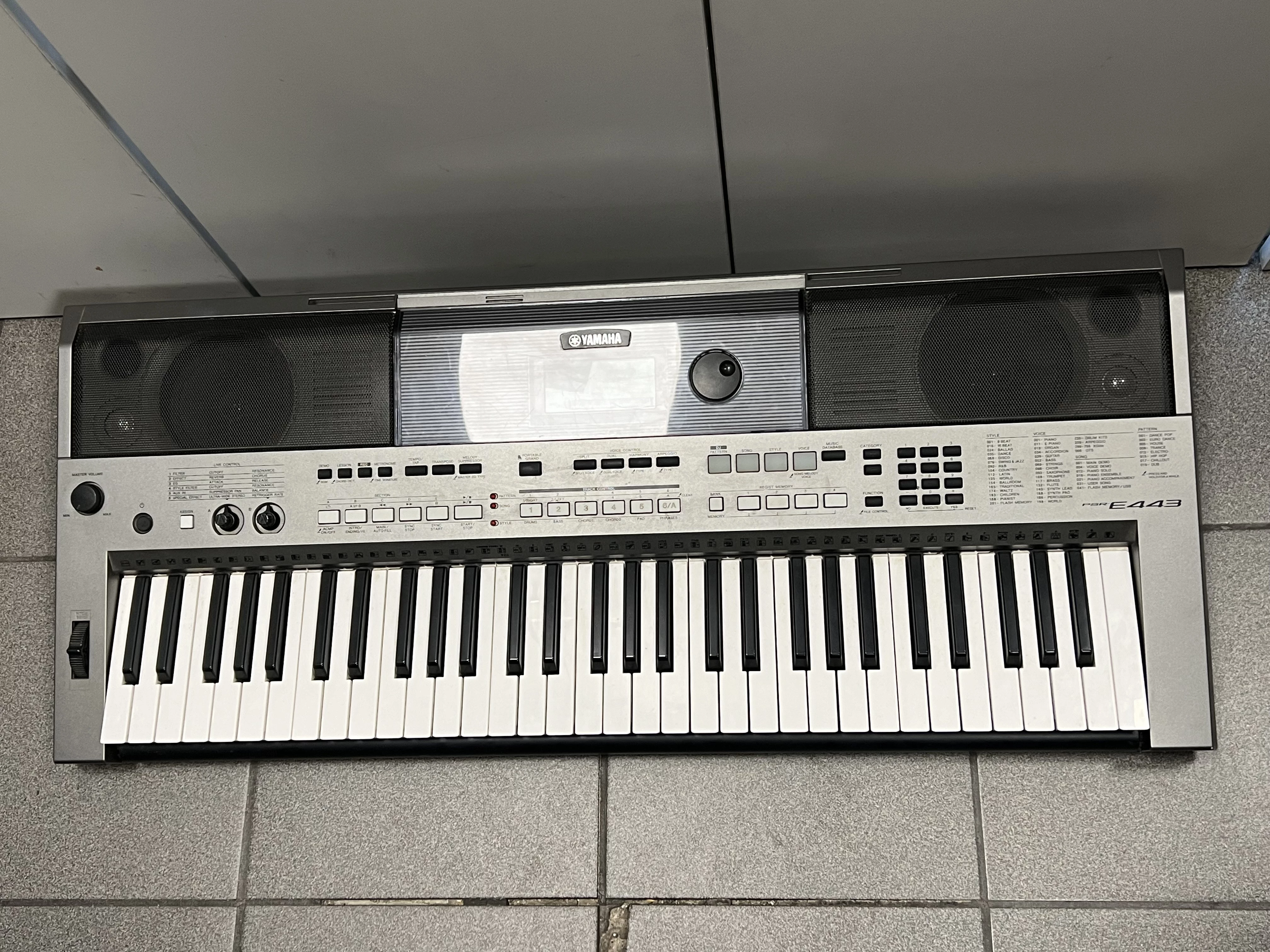 keyboard-yamaha-psr-e443-statyw-liczba-klawiszy-61