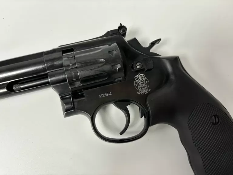 REWOLWER WIATRÓWKA SMITH & WESSON 586 8"