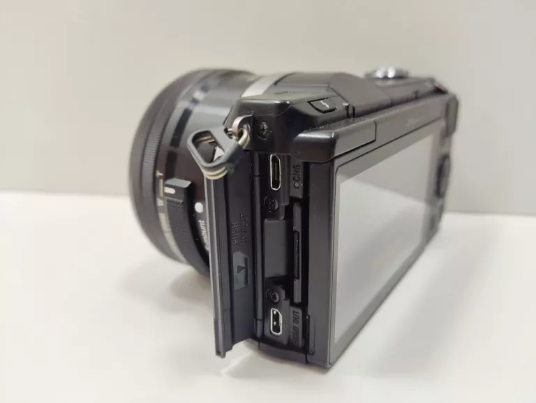 APARAT FOTOGRAFICZNY SONY ALPHA A5000 KORPUS + OBIEKTYW PRZEBIEG 6320