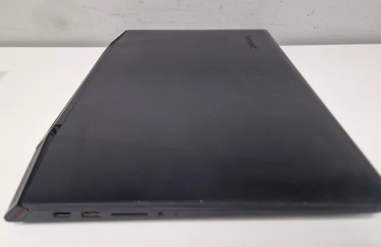 LENOVO IDEAPAD Y700-15ISK 32GB/512+1000GB I5-6300 WIN 10