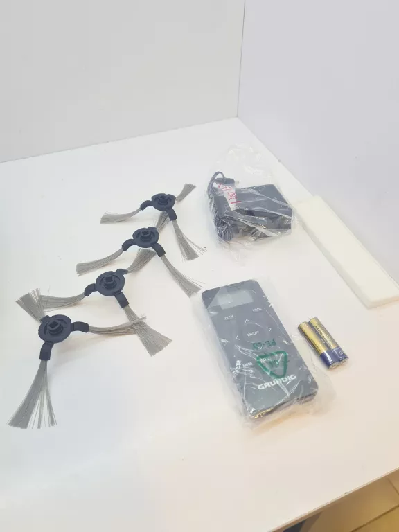 GRUNDIG INTELIGENTNY ROBOT SPRZĄTAJĄCY VCR 3129 L KOMPLET JAK NOWY W FOLI
