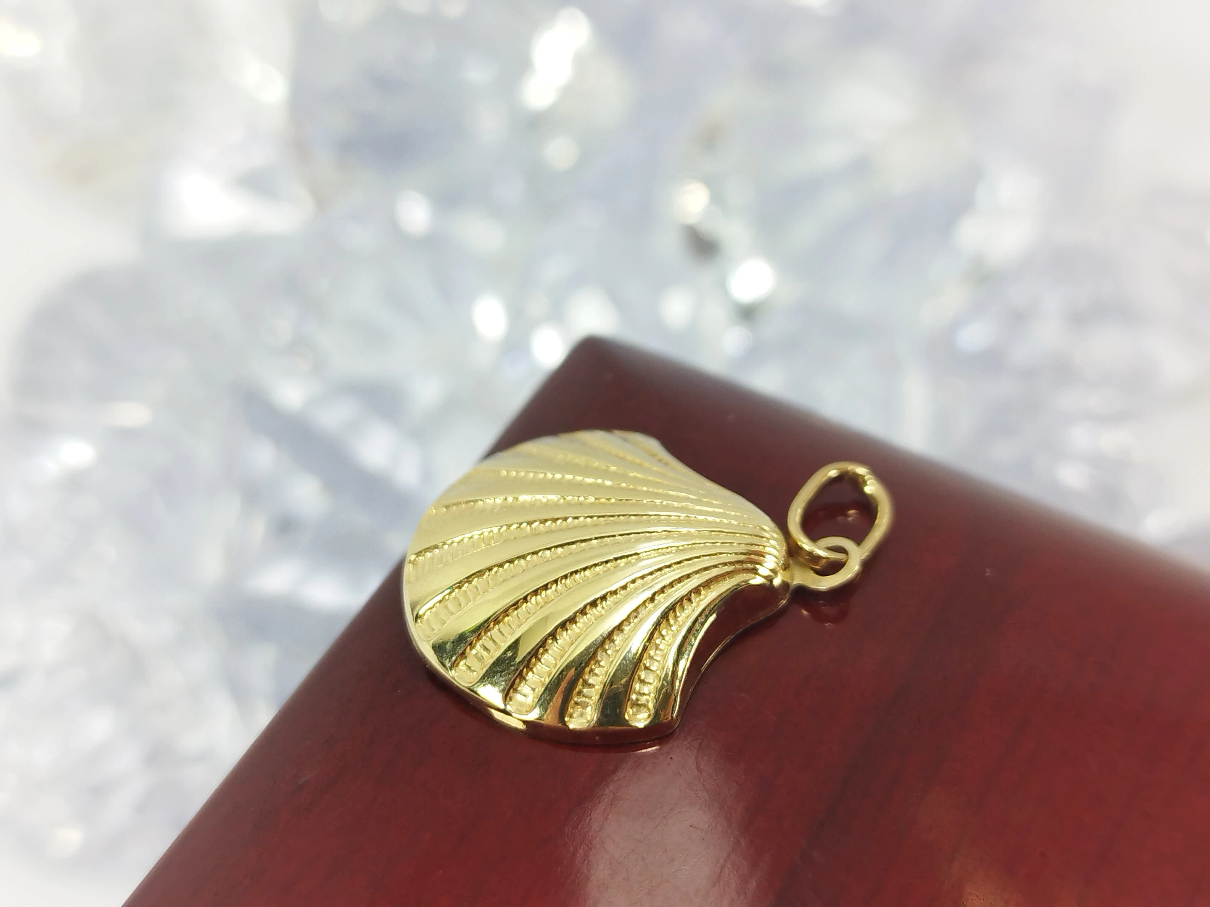 piekna-zlota-zawieszka-muszelka-p333-098g-marka-inna-marka