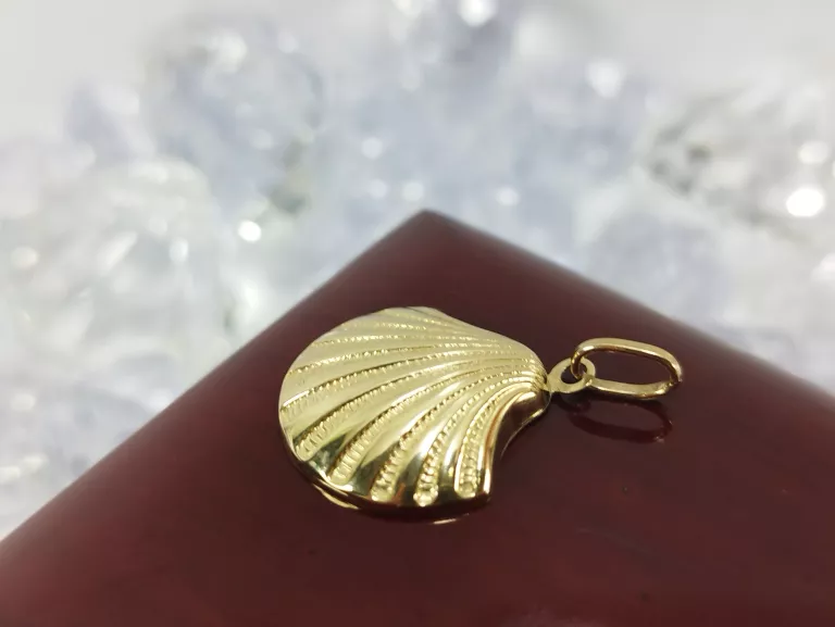 piekna-zlota-zawieszka-muszelka-p333-098g-cechy-brak