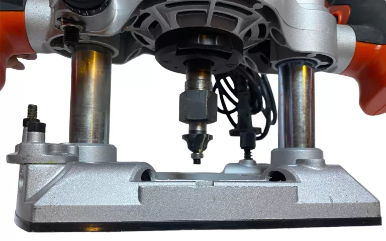 frezarka-gornowrzecionowa-black-decker-kw1600e-walizka-kod-producenta-kw1600e