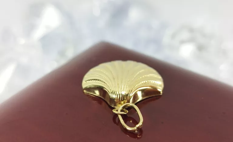 piekna-zlota-zawieszka-muszelka-p333-098g-motyw-muszelka