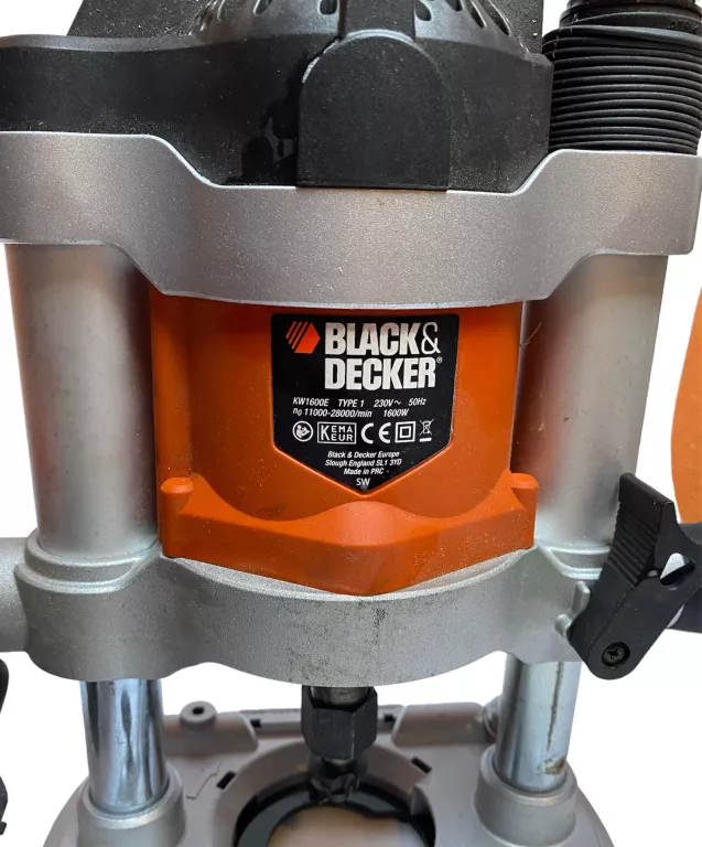 frezarka-gornowrzecionowa-black-decker-kw1600e-walizka-zasilanie-sieciowe