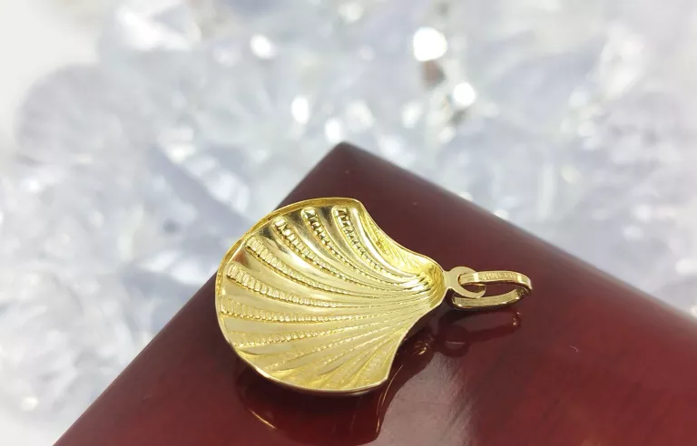 piekna-zlota-zawieszka-muszelka-p333-098g-stan-uzywany