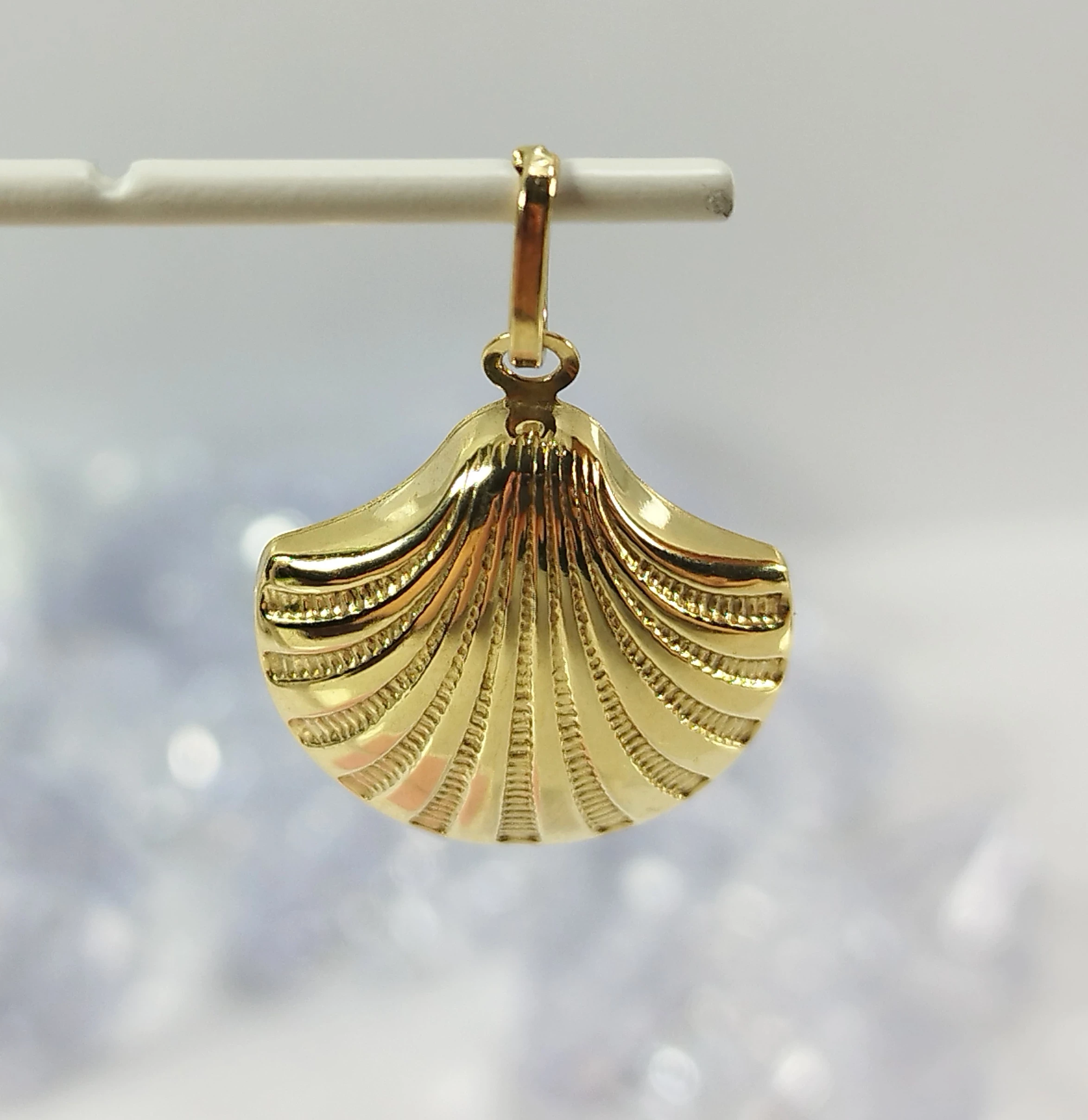 piekna-zlota-zawieszka-muszelka-p333-098g-rodzaj-klasyczne