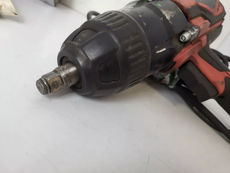 ELEKTRYCZNY KLUCZ UDAROWY YATO YT-82021