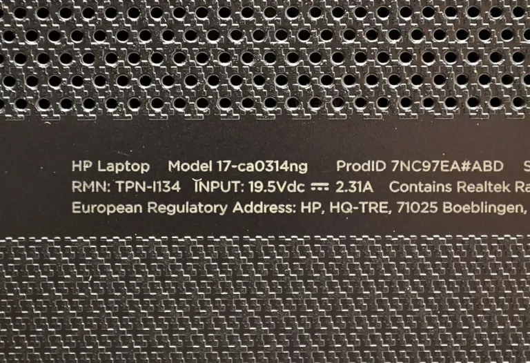 LAPTOP HP 17-CA 8GB W10 256GB + ZASILACZ TORBA