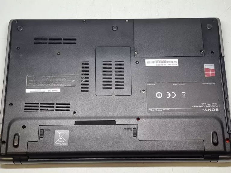 LAPTOP SONY VAIO SVE151G13M INTEL I3 4 GB RAM 320 GB HDD RADEON HD