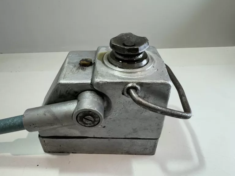 dzwignik-hydrauliczny-przenosny-teleskopowy-dhpi-stan-uzywany