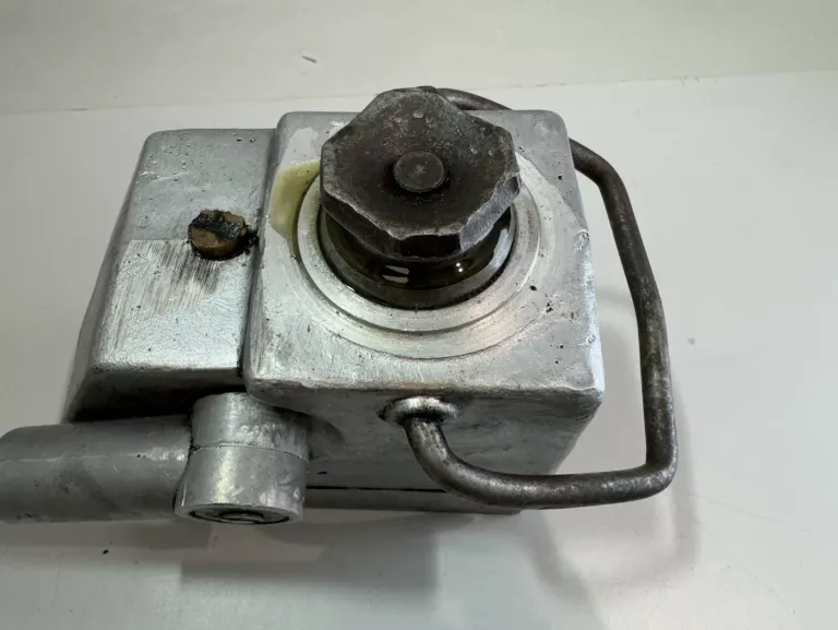DŹWIGNIK HYDRAULICZNY PRZENOŚNY TELESKOPOWY DHPI