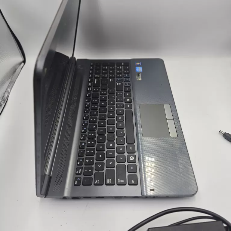 LAPTOP SAMSUNG NP-RC 520, NVIDIA GEFORCE GT 529M,INTEL CORE I5, 3GB RAM