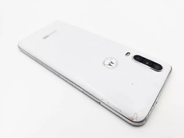 TELEFON MOTOROLA ONE ACTION 4/128, KOMPLET (OPIS)