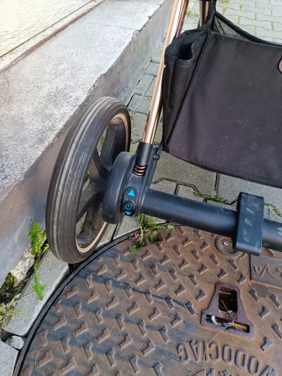 WÓZEK DZIECIĘCY ELEKTRYCZNY CYBEX E PRIAM 2.0