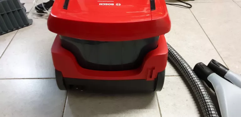 ODKURZACZ PIORĄCY BOSCH AQUAWASH&CLEAN BWD421PET 2100W NA MOKRO I SUCHO
