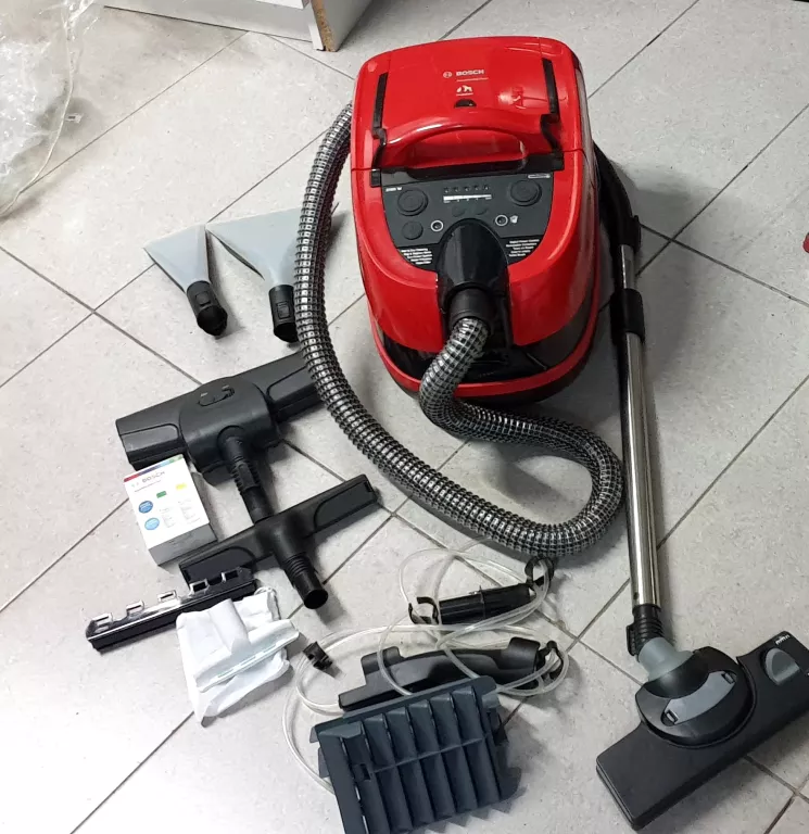 ODKURZACZ PIORĄCY BOSCH AQUAWASH&CLEAN BWD421PET 2100W NA MOKRO I SUCHO