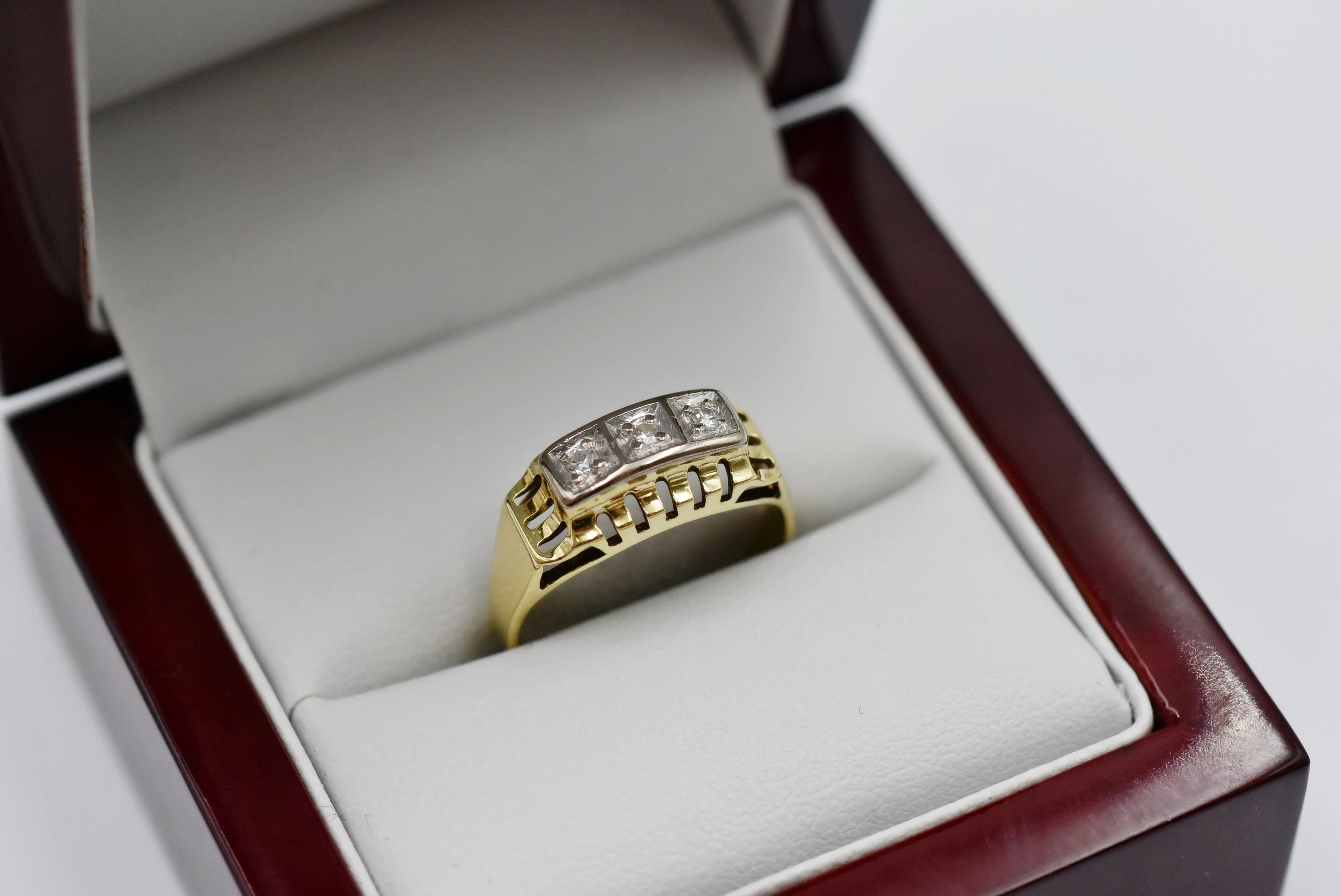 zloty-pierscionek-brylant-585337gr15-material-15835-2