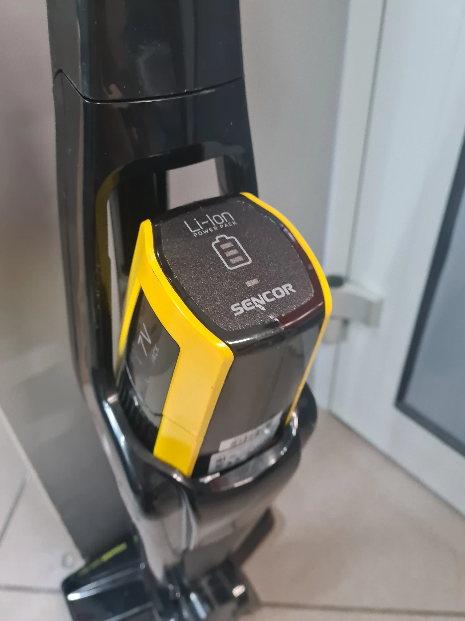 odkurzacz-pionowy-sencor-svc0740bl-zasilanie-209202-1769478