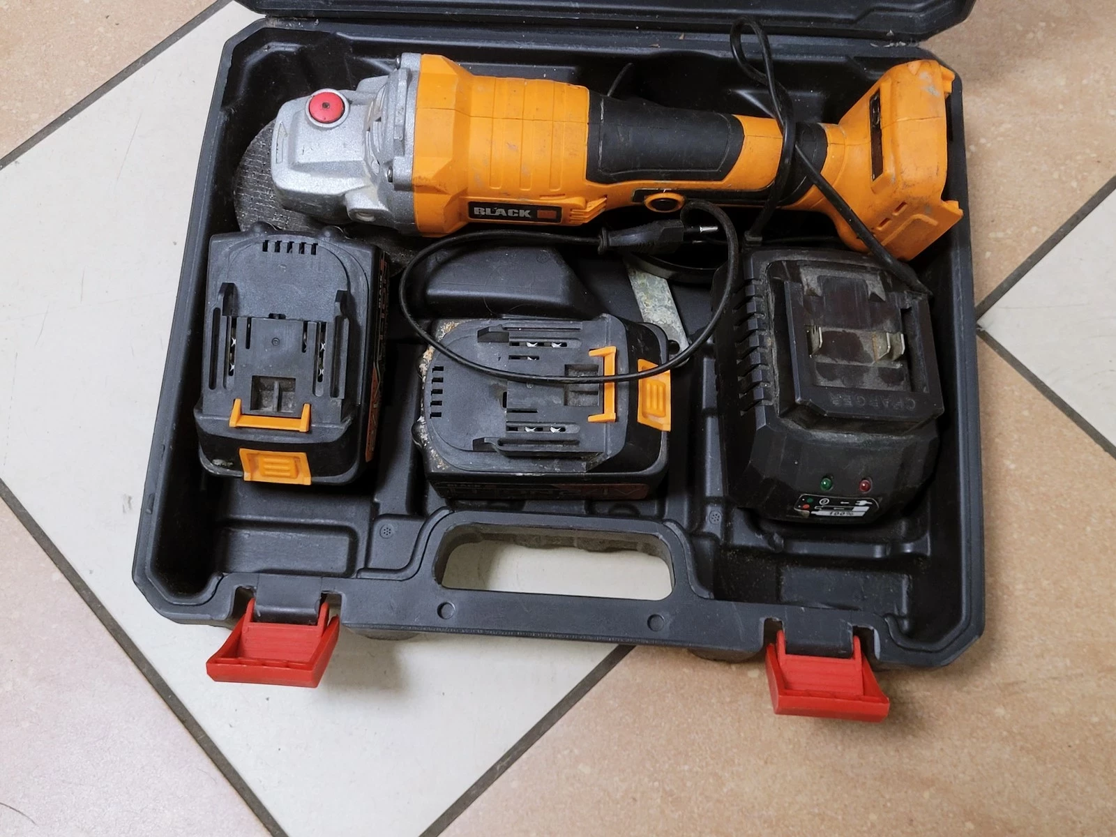 szlifierka-katowa-akumulatorowa-blacj-42559-komplet-stan-11323-2