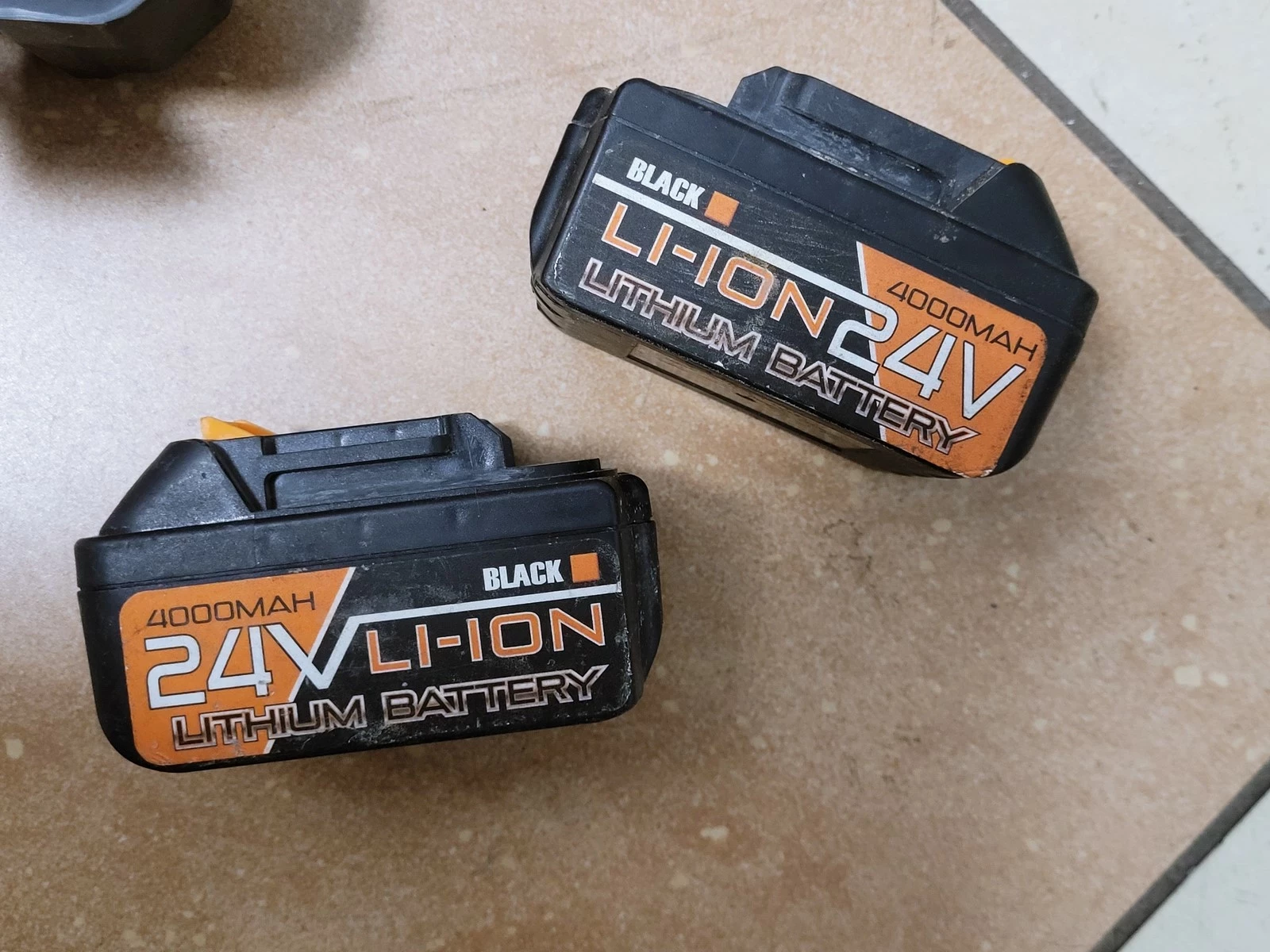 szlifierka-katowa-akumulatorowa-blacj-42559-komplet-kod-producenta-42559