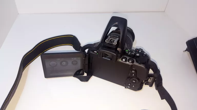 NIKON D5600 + OBIEKTYW 18-55MM ETUI PRZEBIEG 1728