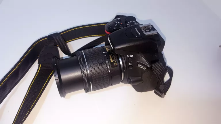 NIKON D5600 + OBIEKTYW 18-55MM ETUI PRZEBIEG 1728