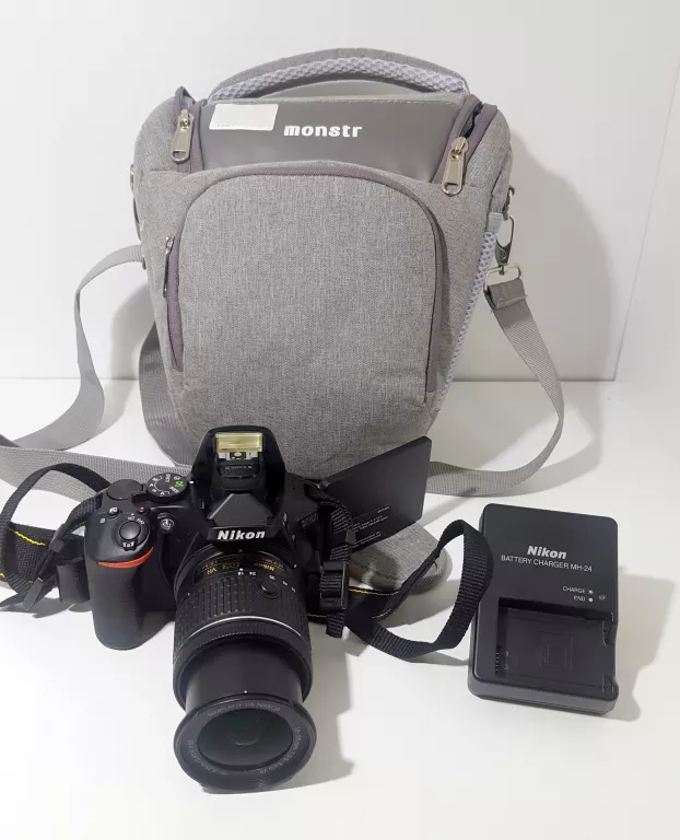 NIKON D5600 + OBIEKTYW 18-55MM ETUI PRZEBIEG 1728