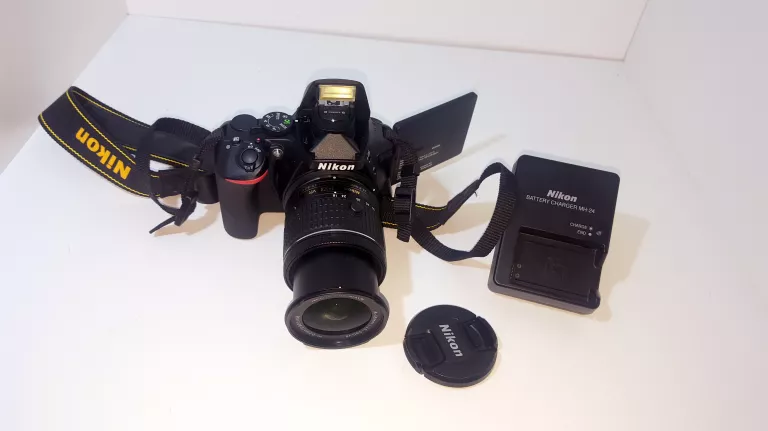 NIKON D5600 + OBIEKTYW 18-55MM ETUI PRZEBIEG 1728