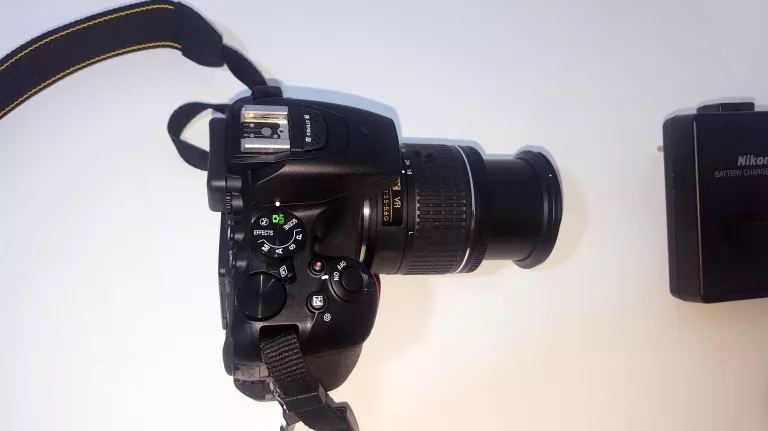 NIKON D5600 + OBIEKTYW 18-55MM ETUI PRZEBIEG 1728