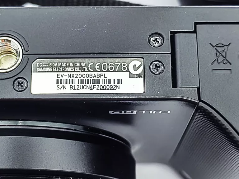 LUSTRZANKA SAMSUNG 20.3MP APS-C CMOS