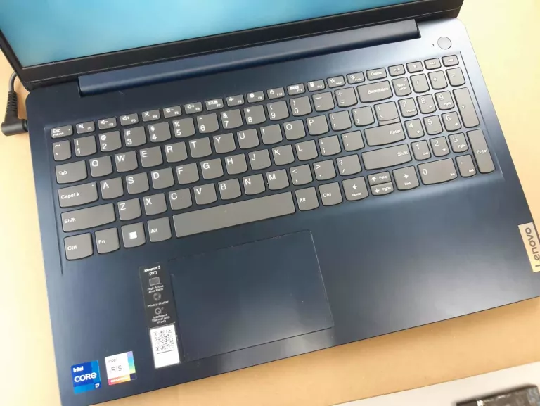 LAPTOP LENOVO IDEAPAD 3 15ITL6 I7-11GEN 8GB RAM KOMPLET