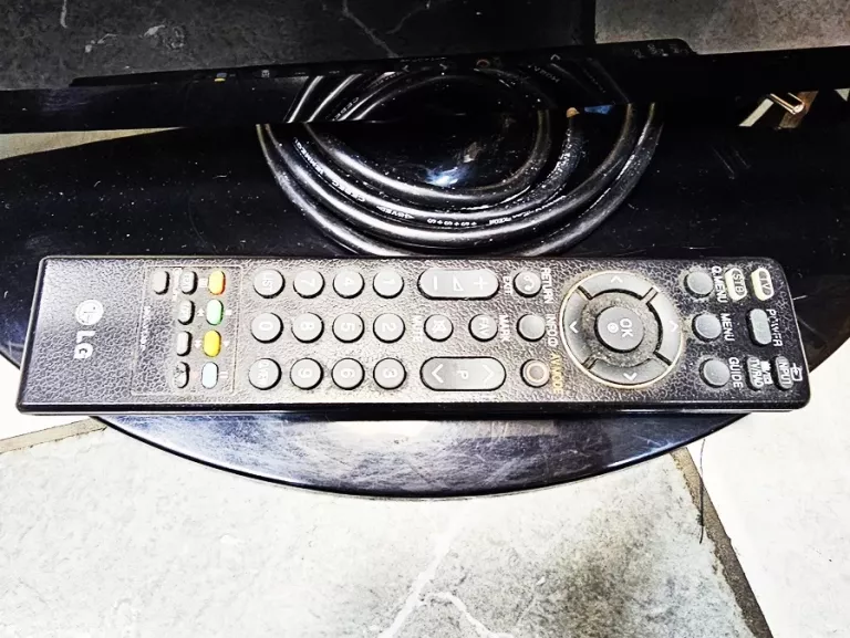 TELEWIZOR LCD LG 32LG3000 32" + PILOT