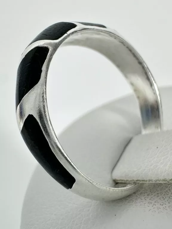 piekny-i-delikatny-srebrny-damski-pierscionek-z-czarna-emalia-925-rodzaj-2205-2