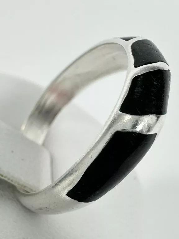 piekny-i-delikatny-srebrny-damski-pierscionek-z-czarna-emalia-925-marka-226434-1704211
