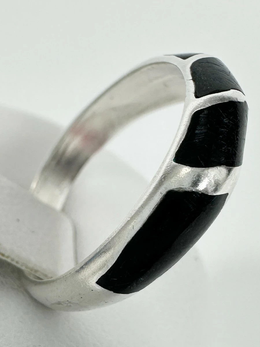 piekny-i-delikatny-srebrny-damski-pierscionek-z-czarna-emalia-925-marka-226434-1704211