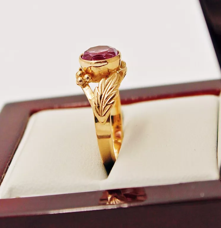 ZŁOTY PIERŚCIONEK Z RÓŻOWYM KAMIENIEM 585 W:4,08