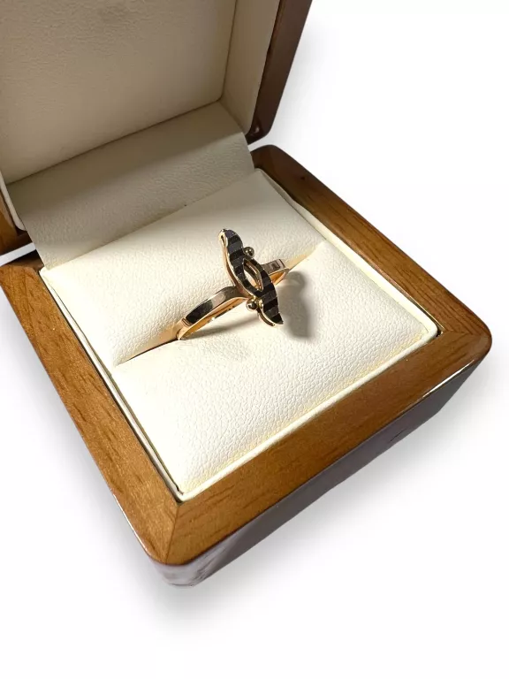 ZŁOTY PIERŚCIONEK ZE ZDOBIENIEM 2,19G/585/R17